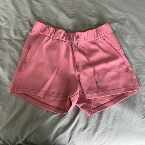 lululemon mauve shorts size 6